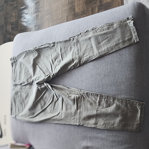 Women's Gap camo/moss green business casual legging. - Picture 13 of 14